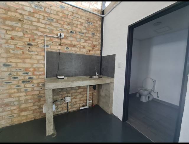 140M² WAREHOUSE TO LET IN PRESIDENT PARK